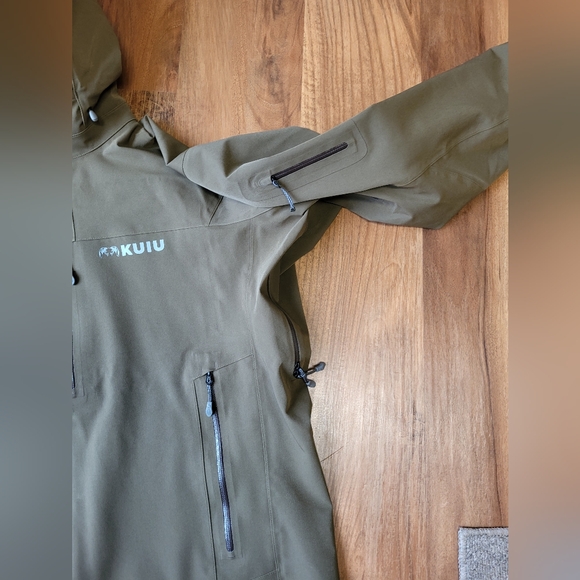 Kuiu Yukon Rain Gear Set - Picture 5 of 9